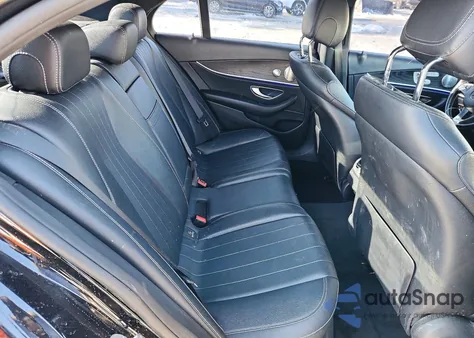 2017 Mercedes-Benz E 300 4Matic z USA, uszkodzony, nr VIN WDDZF4KBXHA080771